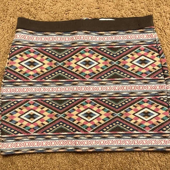 American Eagle Outfitters multi print Aztec Boho Mini Skirt size 4-6 - Picture 3 of 6